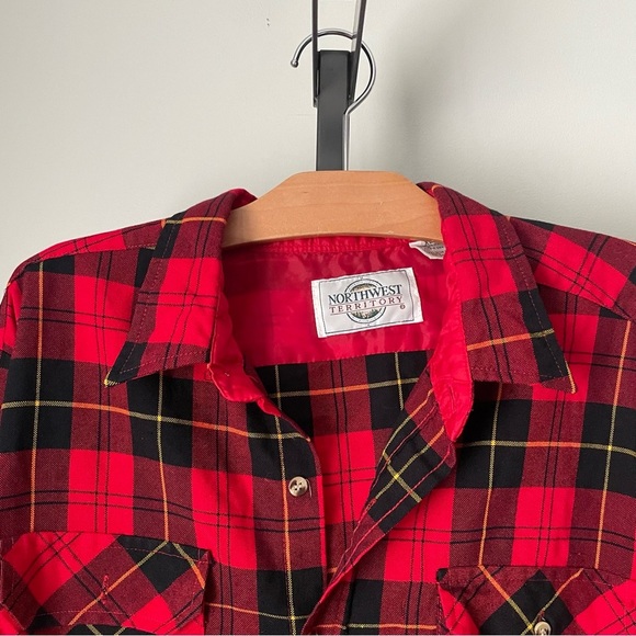 Vintage Northwest Territories Plaid Tartan Red Black Mens Grunge Button Down - Picture 6 of 10